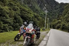 Decending slowly, high altitude changes for rain and there is green, near Tongmai, Tibet