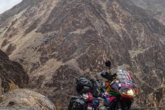 Lisi posing in some gorge in south Tibet