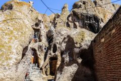 Those peoples houses are carved into the soft sandstone, they really live in there