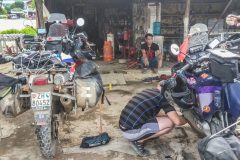 Front brake pads replacement in Vang Vieng